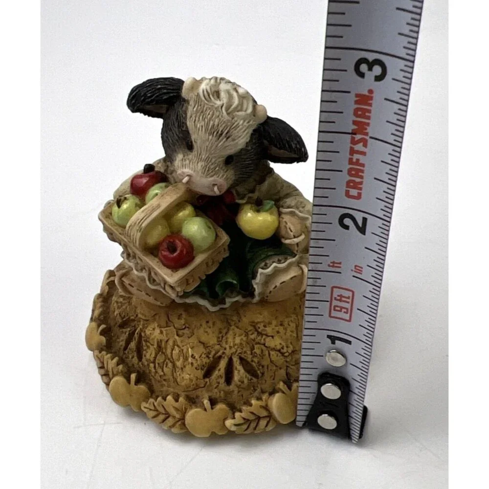 Marys Moo Moos Cow with Apple Pie 1 piece 1998 Enesco 372730